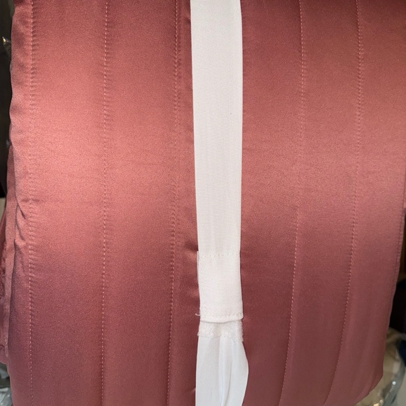 Room Essentials twin/twin XL satin quilt- in Dusty Rose - Picture 3 of 3